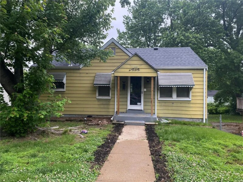7121 Manette Dr in St. Louis, MO - Building Photo