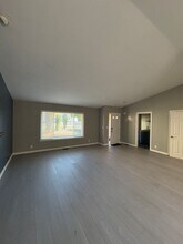 12102 NE 107th St in Kirkland, WA - Building Photo - Building Photo