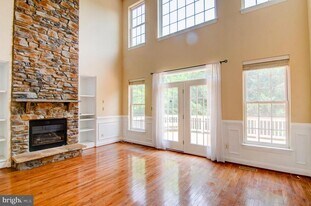 5861 Governors Hill Dr in Alexandria, VA - Building Photo