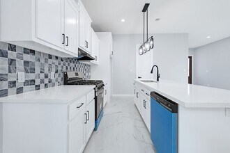 90 Burress St in Houston, TX - Foto de edificio - Building Photo