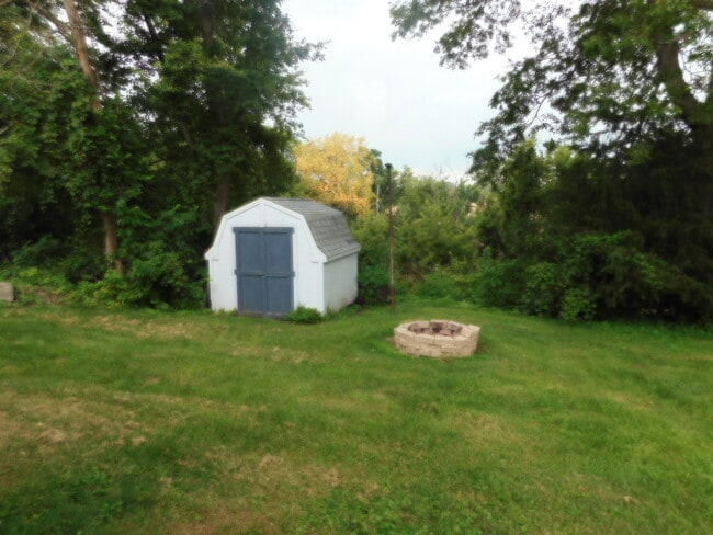 230 W Summit St in Freeport, IL - Building Photo - Building Photo