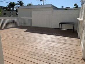 3733 Riviera Dr in San Diego, CA - Building Photo - Building Photo