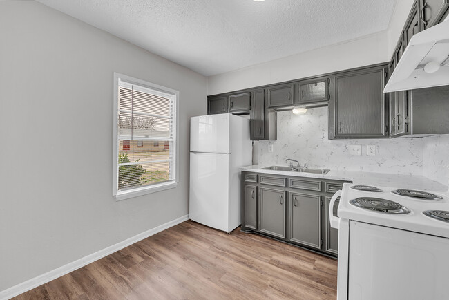 216 W Avenue G in Copperas Cove, TX - Building Photo - Building Photo