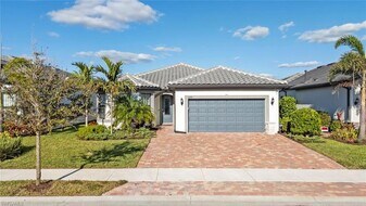 6779 Pennyroyal Dr in Naples, FL - Building Photo