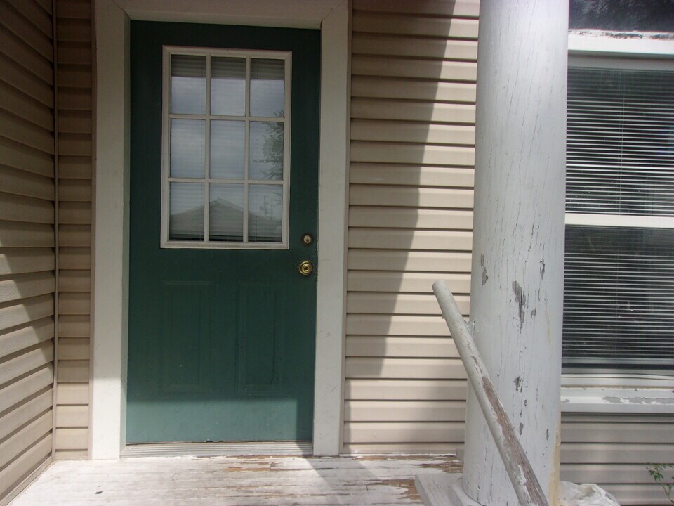 908 Mechanic St in Emporia, KS - Building Photo