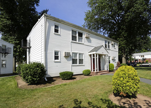 Monroe Garden Apartments in Elizabeth, NJ - Foto de edificio - Building Photo