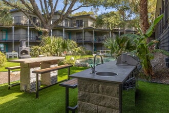 Le Parc in Dallas, TX - Building Photo - Building Photo