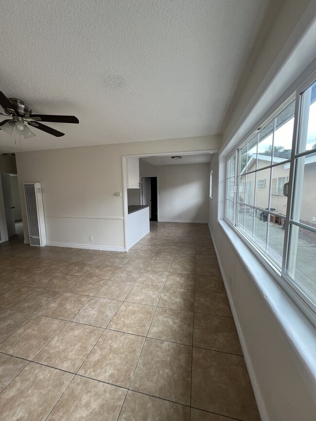 1835 E 60th St in Long Beach, CA - Building Photo - Building Photo