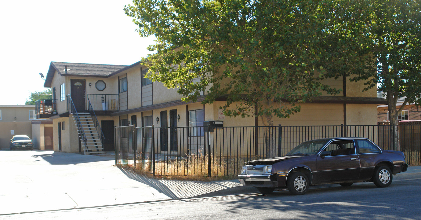 38478 Larkin Ave in Palmdale, CA - Building Photo