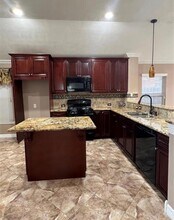 15930 Hidden Crest Dr in Houston, TX - Foto de edificio - Building Photo