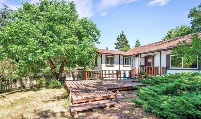 1099 Cunningham Rd, Unit Main House in Sebastopol, CA - Building Photo - Building Photo