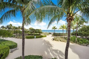 9801 Collins Ave in Bal Harbour, FL - Building Photo