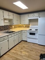 100 Conard St in Victoria, BC - Building Photo