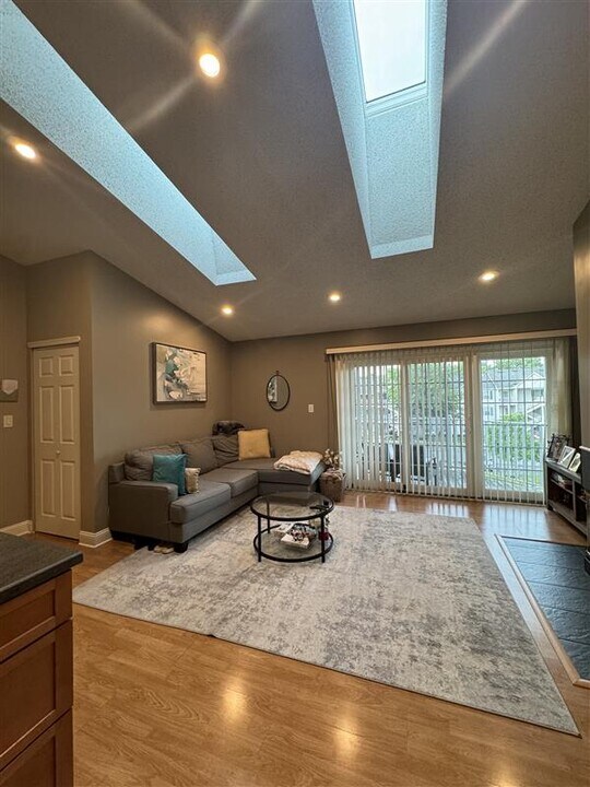 268 Kempsey Dr in North Brunswick, NJ - Foto de edificio