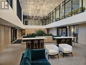 3071 Trafalgar Rd in Oakville, ON - Building Photo - Building Photo