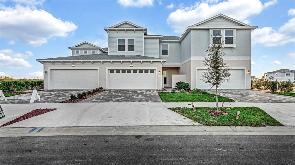 32022 Anchor Pt Dr in Wesley Chapel, FL - Foto de edificio