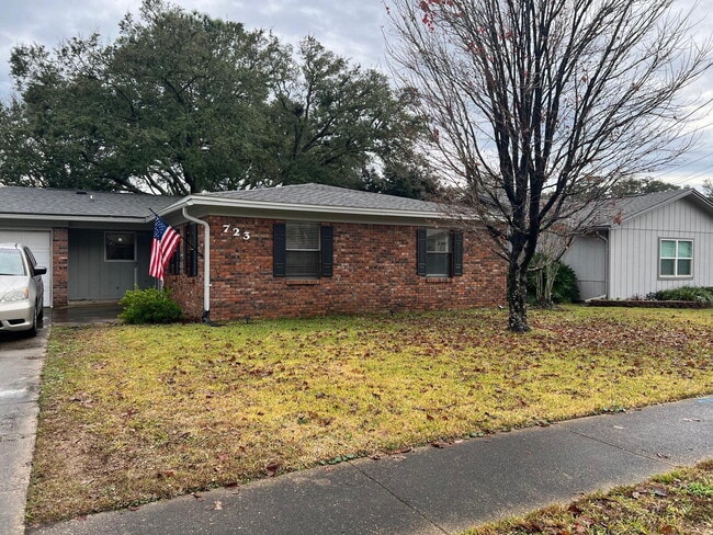 723 Clark Dr in Fort Walton Beach, FL - Building Photo - Building Photo