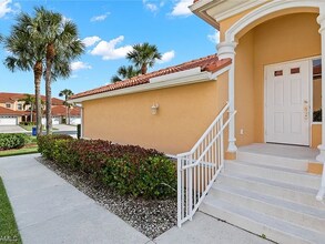14040 Eagle Ridge Lakes Dr in Ft. Myers, FL - Foto de edificio - Building Photo