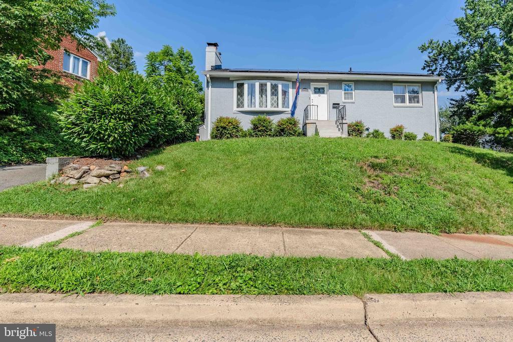 942 McKinley Rd in Arlington, VA - Building Photo