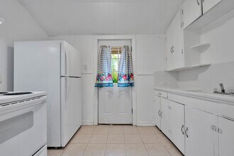 165 Division Ave in San Antonio, TX - Foto de edificio - Building Photo