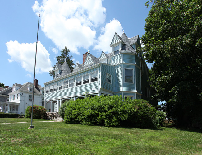 Apartment Building in New London, CT - Building Photo - Building Photo