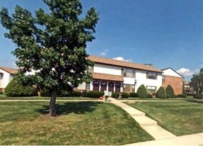 103 Cynthia Dr in Hackettstown, NJ - Building Photo