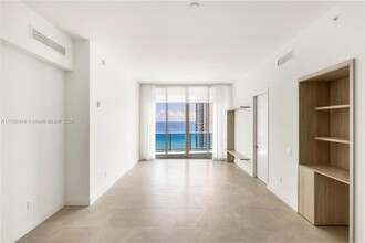 17550 Collins Ave, Unit 1604 in Sunny Isles Beach, FL - Foto de edificio - Building Photo