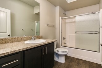 2160 Humboldt Rd in Chico, CA - Building Photo - Building Photo