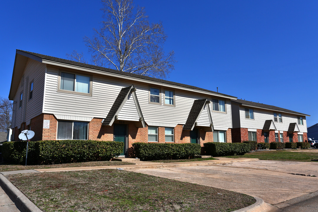 Halray Townhomes in Norman, OK - Foto de edificio