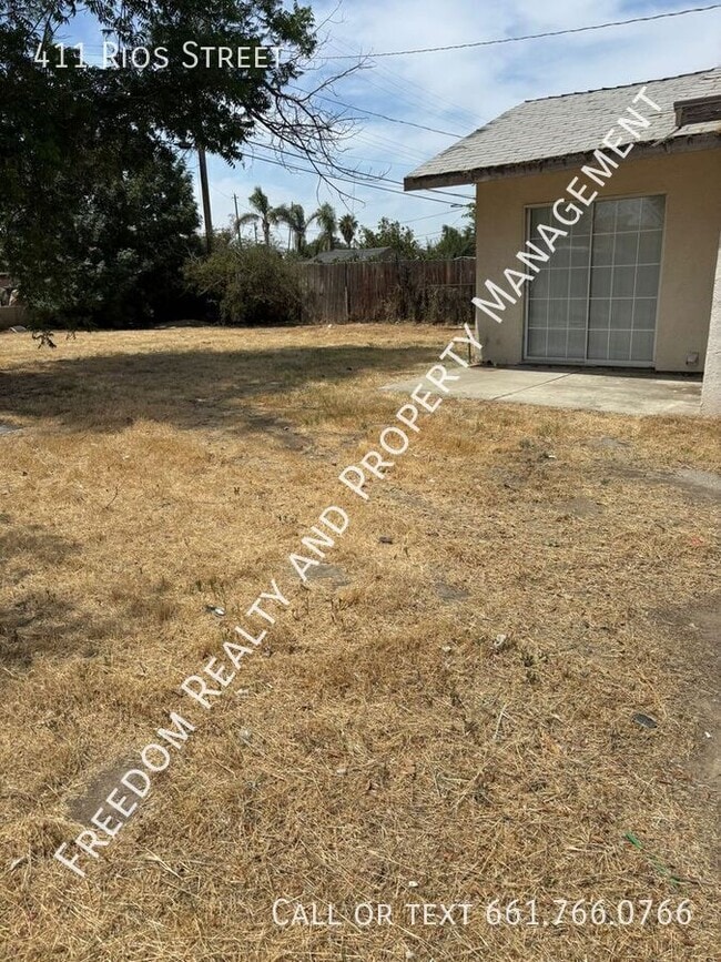 411 Rios St in Bakersfield, CA - Building Photo - Building Photo
