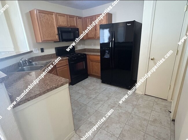 8405 Vista Estrella Ln SW in Albuquerque, NM - Building Photo - Building Photo