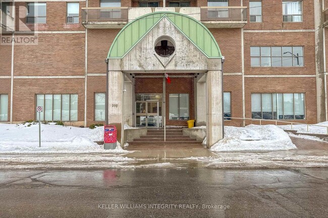 200-200 Lafontaine Ave in Ottawa, ON - Building Photo - Building Photo