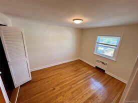 17 Dalton Rd in Yonkers, NY - Building Photo