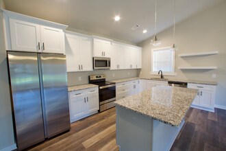 511 North Point Cir in Hartwell, GA - Building Photo - Building Photo