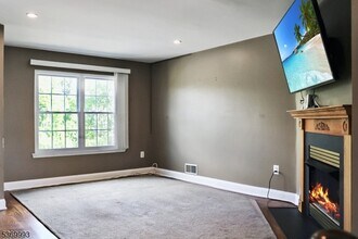 302 Mercer Ct in Hackettstown, NJ - Building Photo - Building Photo