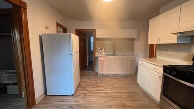 6 Smythe St, Unit 2 in Brookline, MA - Foto de edificio - Building Photo
