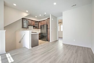 14121 W Oak Ln in Van Nuys, CA - Building Photo - Building Photo