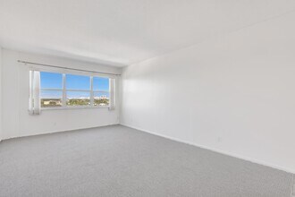 2555 NE 11th St, Unit 804 in Fort Lauderdale, FL - Building Photo - Building Photo
