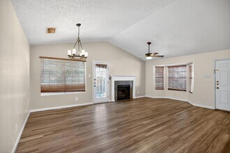 220 Sailmaster St, Unit B in Lakeway, TX - Building Photo - Building Photo