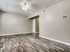 Town Lake North Apartments II in Dallas, TX - Building Photo - Interior Photo