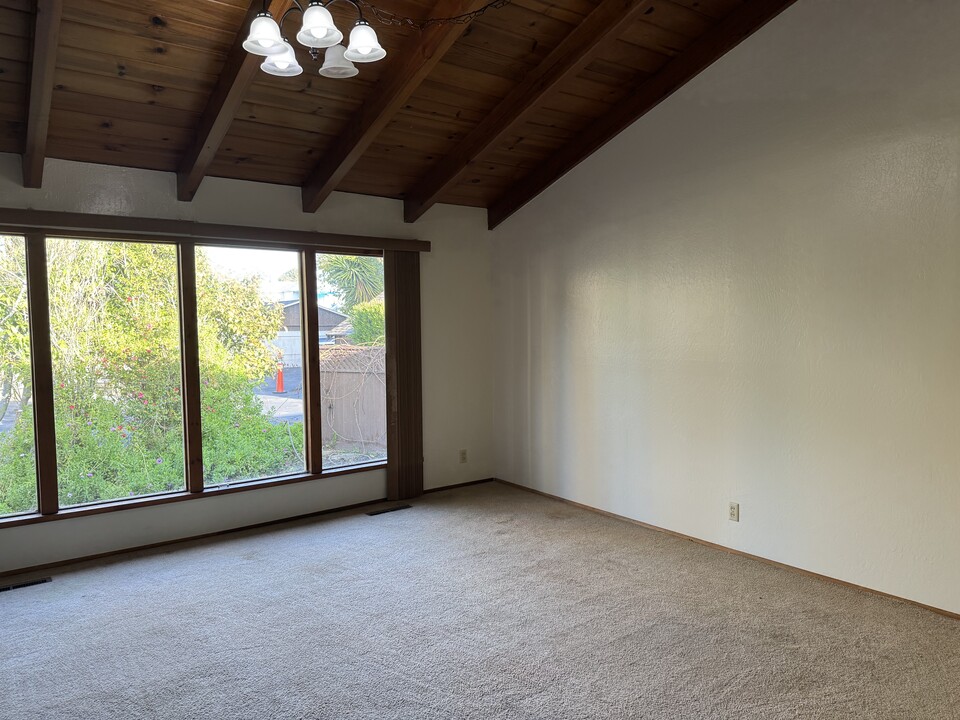 2271 W Avenue 135th, Unit 1 in San Leandro, CA - Building Photo