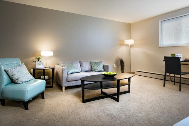 Harwood House in Winnipeg, MB - Building Photo - Building Photo