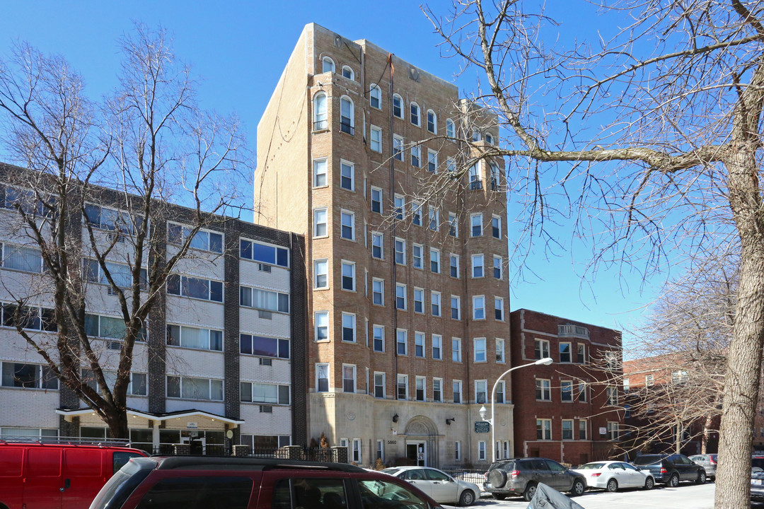 The Kenmore on Edgewater in Chicago, IL - Building Photo