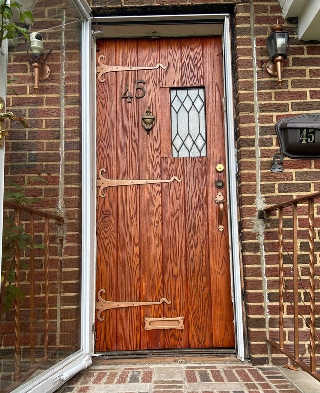 45 Davis Ave in New Rochelle, NY - Foto de edificio - Building Photo