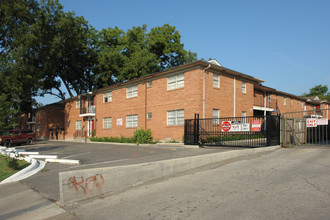 Cornerstone Apartments in Dallas, TX - Building Photo - Building Photo