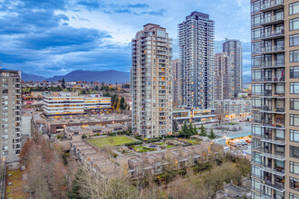 OMA 2 in Burnaby, BC - Building Photo - Building Photo