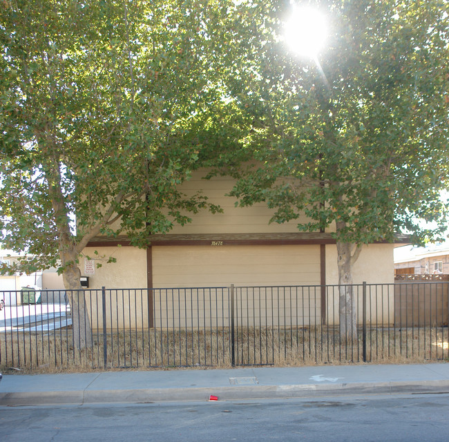 38478 Larkin Ave in Palmdale, CA - Building Photo - Building Photo