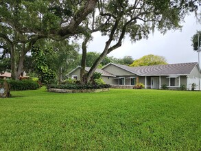 400 N Riverside Dr in New Smyrna Beach, FL - Building Photo - Building Photo