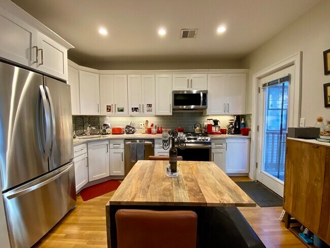 280 Chelsea St, Unit 1 in Boston, MA - Building Photo - Building Photo