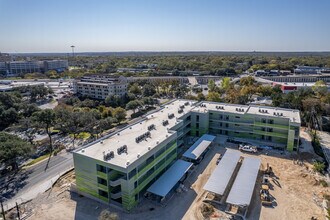 Mesa in Austin, TX - Foto de edificio - Building Photo